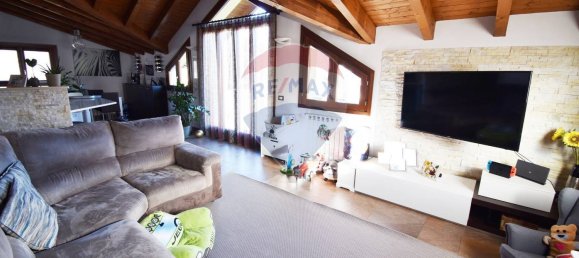 Квартира с 3 комнатами в Лавена Понте Треза, Италия № 171610 3