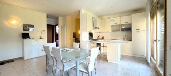 Apartamento de 2 dormitorios en Casatenovo, Italy No. 3723 7