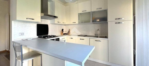 Apartamento de 2 dormitorios en Casatenovo, Italy No. 3723 8