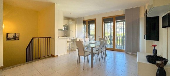 Apartamento de 2 dormitorios en Casatenovo, Italy No. 3723 3