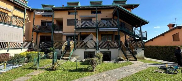 Apartamento de 2 dormitorios en Casatenovo, Italy No. 3723 2