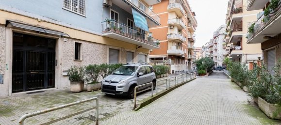 2 rooms Apartment in Rome, Italy No. 204574 2