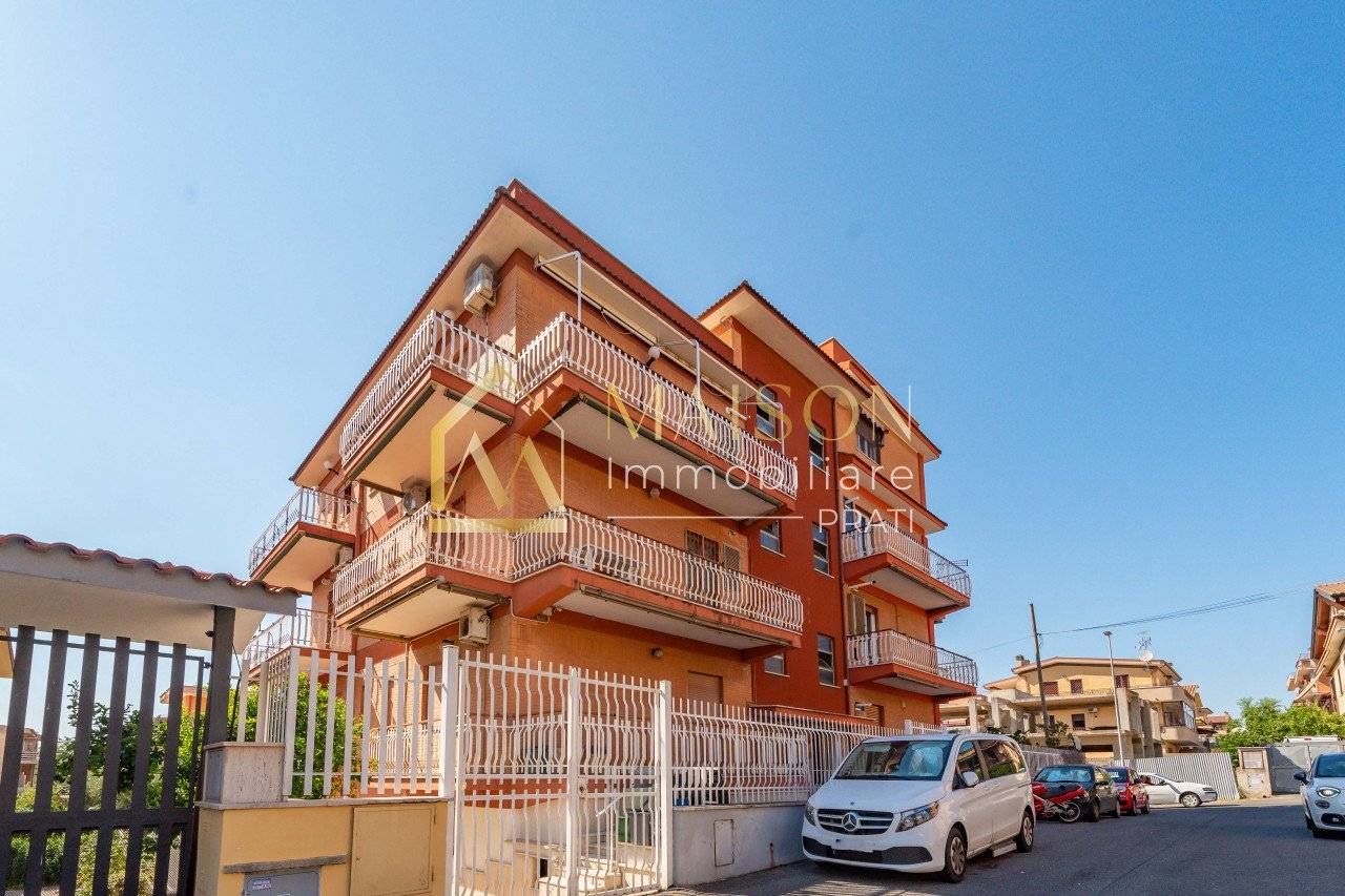 Квартира с 2 спальнями в Рим, Италия № 330782