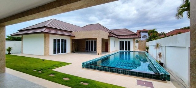 3 bedrooms Villa in Pattaya, Thailand No. 26305
