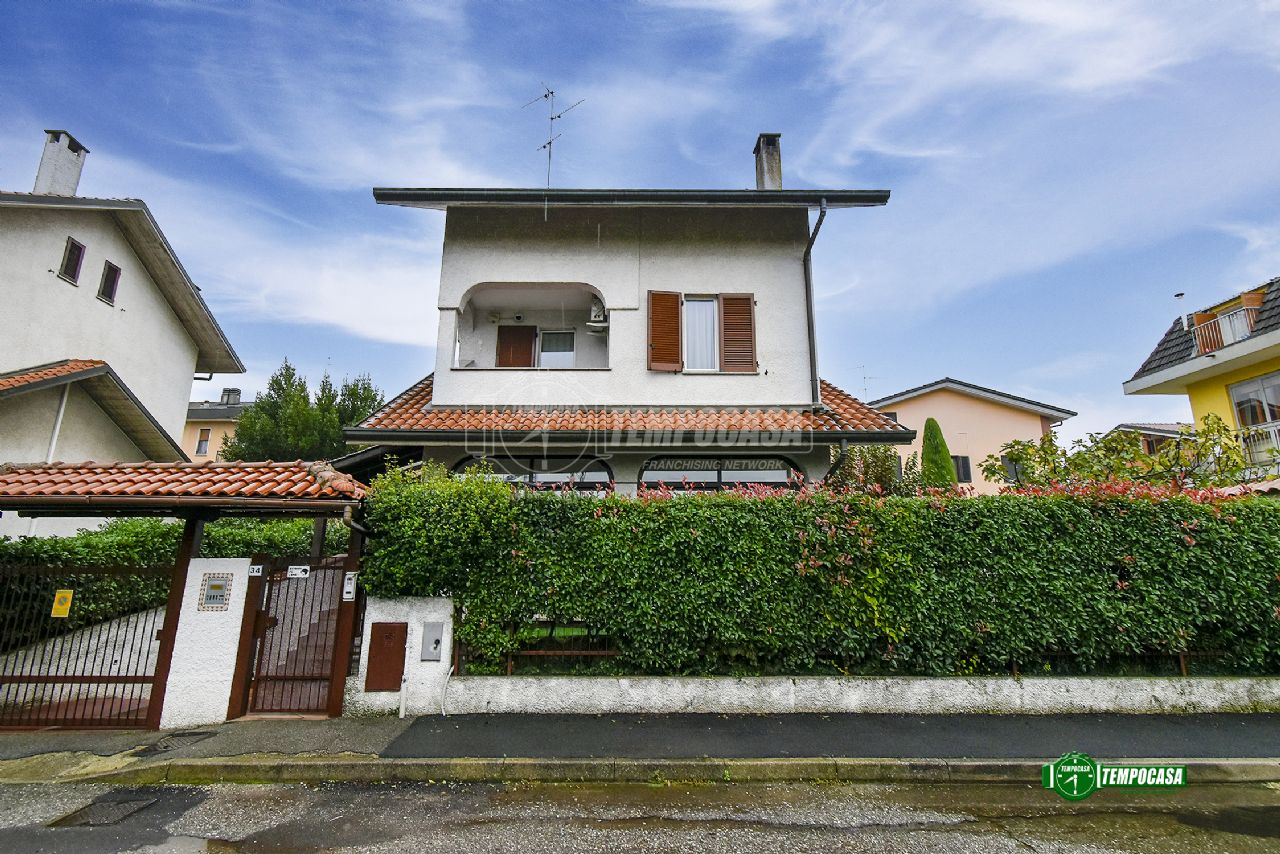 3 rooms Villa in Brugherio, Italy No. 71105