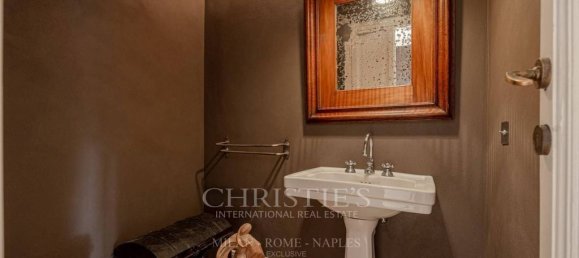 5 bedrooms Apartment in Milan, Italy No. 248104 24