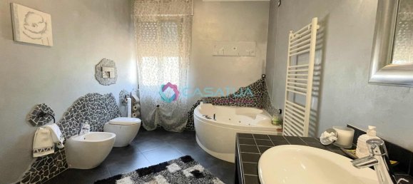 5 rooms Apartment in Città Sant'Angelo, Italy No. 43143 21