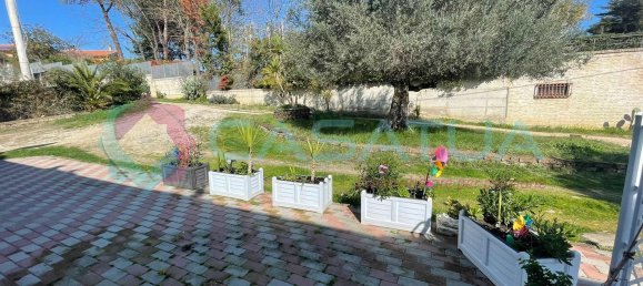 5 rooms Apartment in Città Sant'Angelo, Italy No. 43143 39