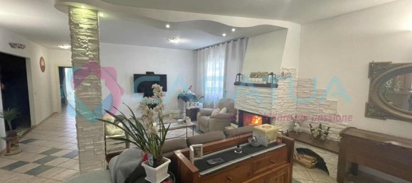 5 rooms Apartment in Città Sant'Angelo, Italy No. 43143 8