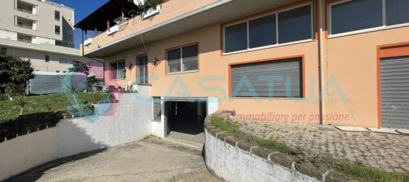 5 rooms Apartment in Città Sant'Angelo, Italy No. 43143 34