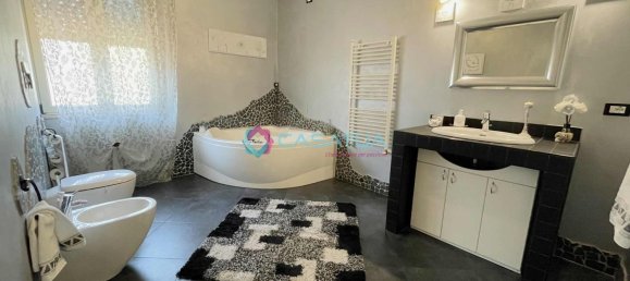5 rooms Apartment in Città Sant'Angelo, Italy No. 43143 20