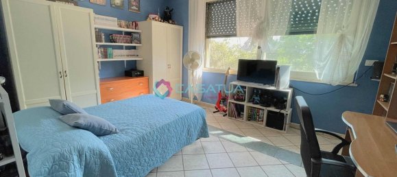 5 rooms Apartment in Città Sant'Angelo, Italy No. 43143 13