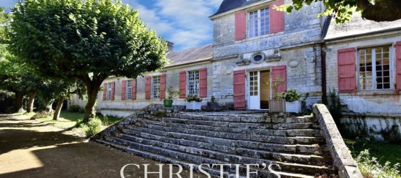 Замки и поместья с 10 спальнями в Сент, Франция № 40376 4