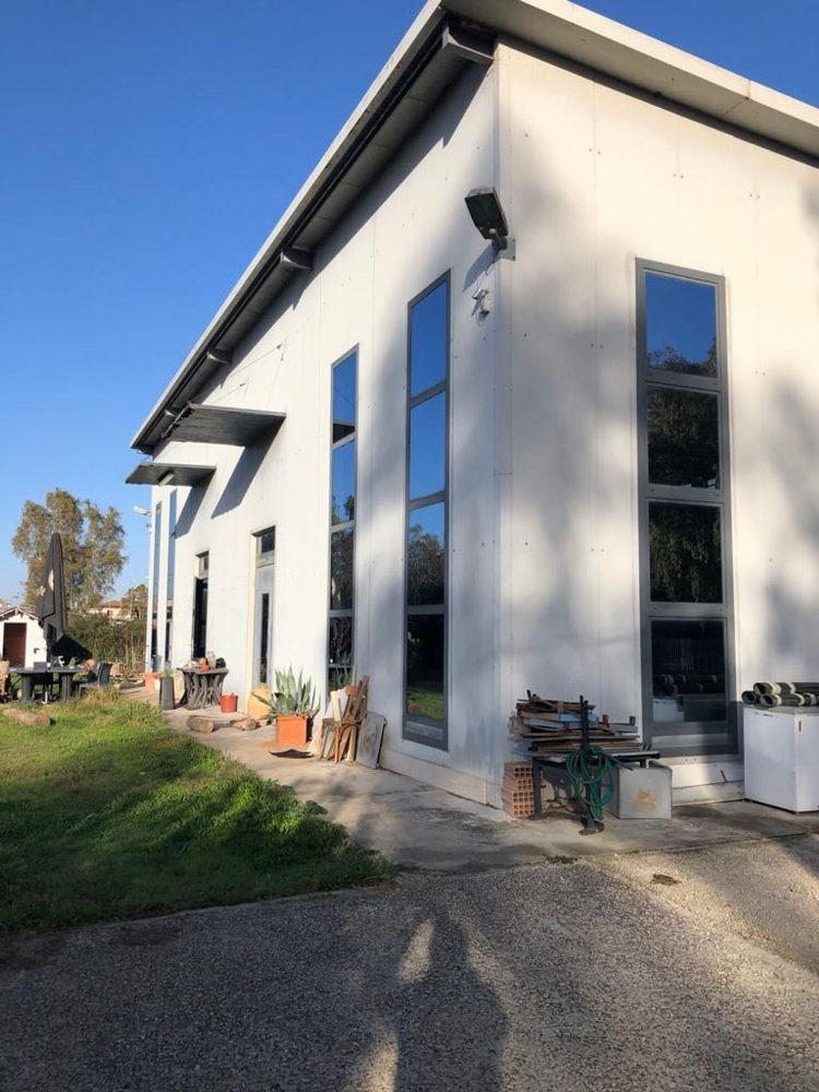 Склад 1050м² в Латина, Италия № 137058