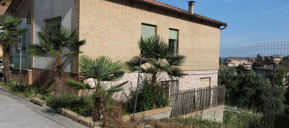 Casa de 6 habitaciónes en Mogliano, Italy No. 175940 10