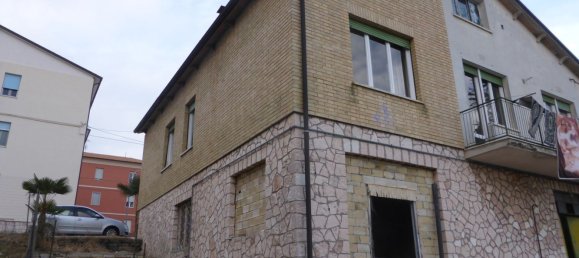 Casa de 6 habitaciónes en Mogliano, Italy No. 175940 12