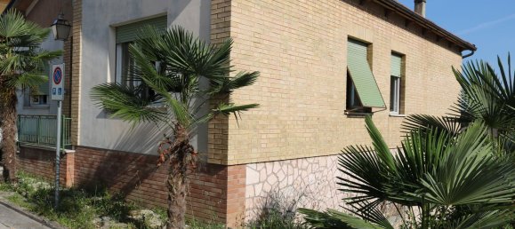 Casa de 6 habitaciónes en Mogliano, Italy No. 175940 9