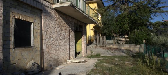 Casa de 6 habitaciónes en Mogliano, Italy No. 175940 11