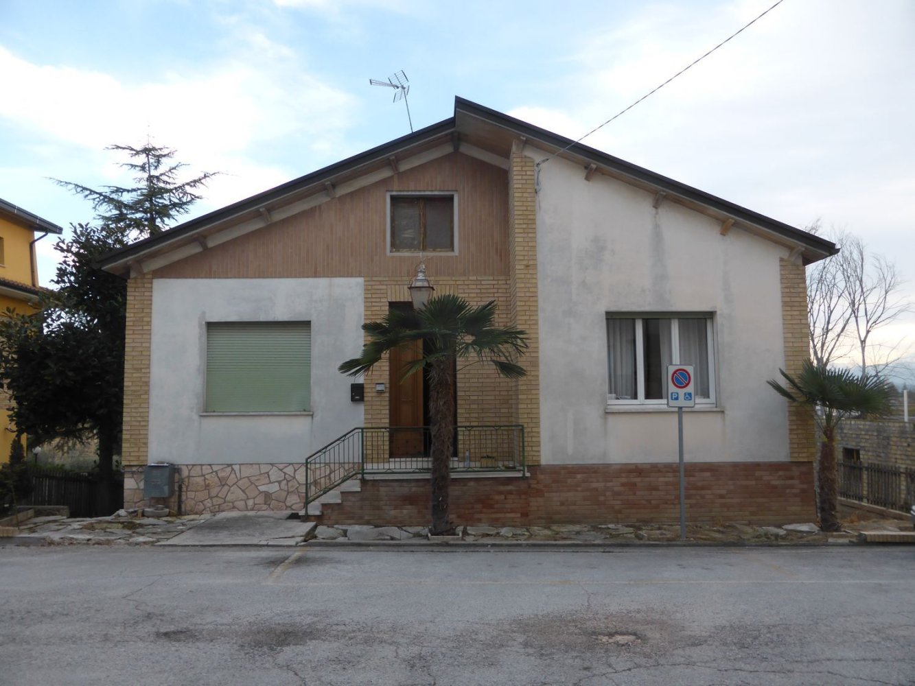 Casa de 6 habitaciónes en Mogliano, Italy No. 175940