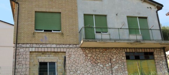 Casa de 6 habitaciónes en Mogliano, Italy No. 175940 13