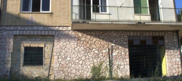 Casa de 6 habitaciónes en Mogliano, Italy No. 175940 6