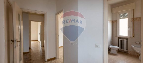7 rooms Apartment in Chiaravalle, Italy No. 5164 6