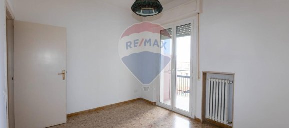 7 rooms Apartment in Chiaravalle, Italy No. 5164 8