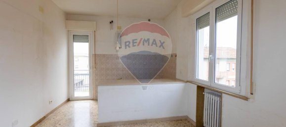 7 rooms Apartment in Chiaravalle, Italy No. 5164 3