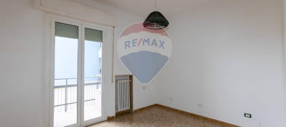 7 rooms Apartment in Chiaravalle, Italy No. 5164 5