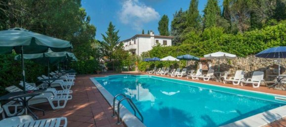 2634m² Hotel in Magione, Italy No. 56095 2