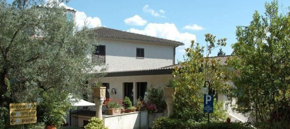 2634m² Hotel in Magione, Italy No. 56095 3