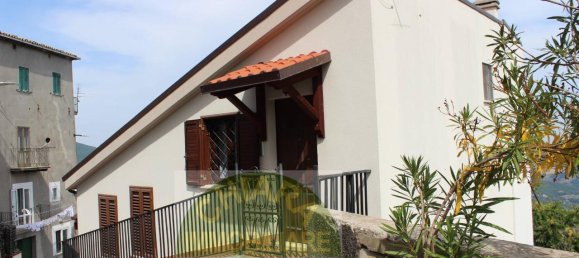 Дом с 4 комнатами в Лиша, Италия № 130532 22