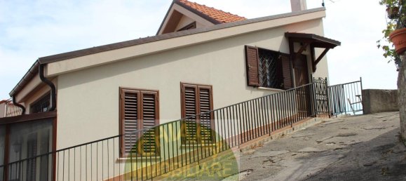 Дом с 4 комнатами в Лиша, Италия № 130532 24