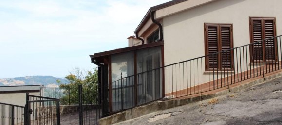 Дом с 4 комнатами в Лиша, Италия № 130532 21