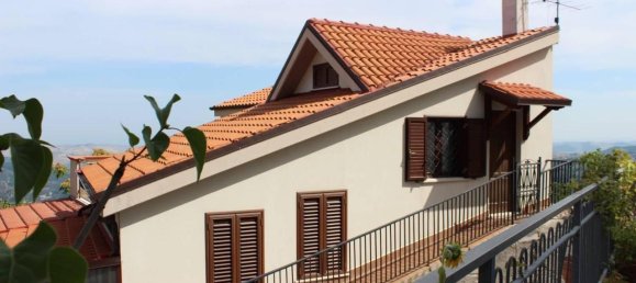 Дом с 4 комнатами в Лиша, Италия № 130532 2