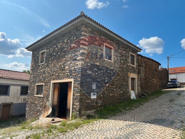 Casa de 3 dormitorios en Vimioso, Portugal No. 39636