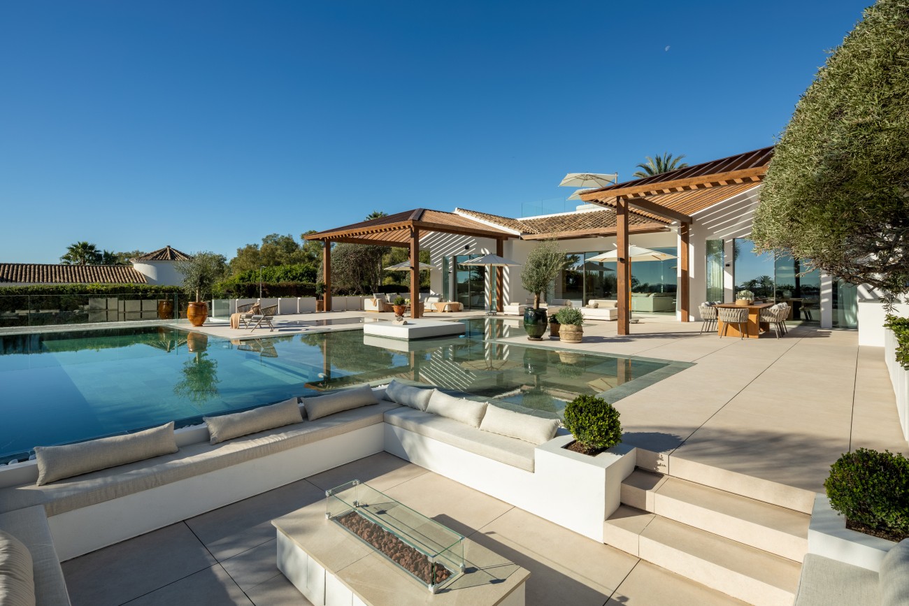6 bedrooms Villa in Marbella, Spain No. 106199