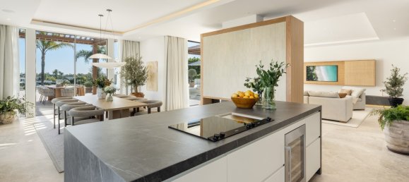 6 bedrooms Villa in Marbella, Spain No. 106199 4