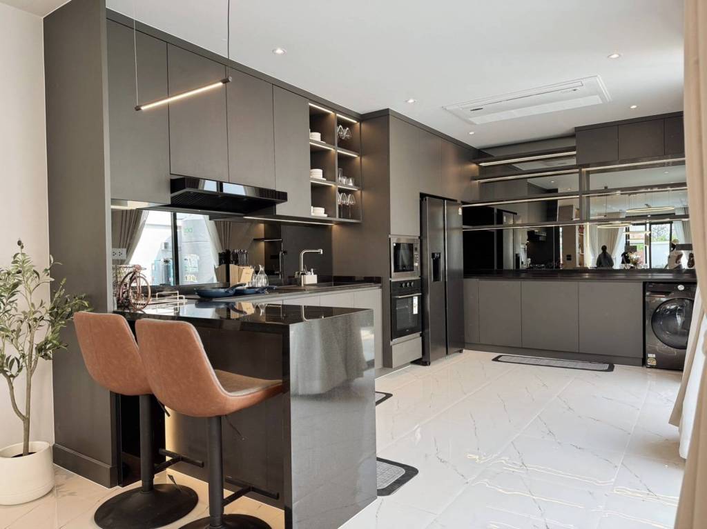 Вилла с 4 спальнями в Паттайя, Таиланд № 58498