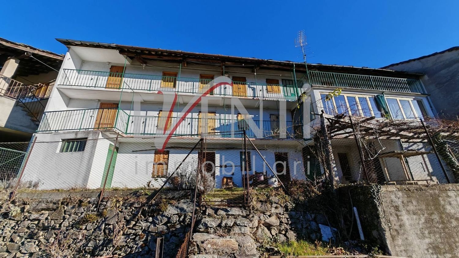 Casa de 11 habitaciónes en Pramollo, Italy No. 285894