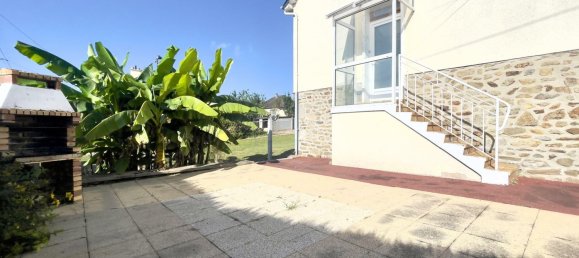 2 bedrooms House in Mayenne, France No. 357905 2