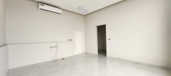 Вилла с 4 спальнями в Khuzam, ОАЭ № 106492 7