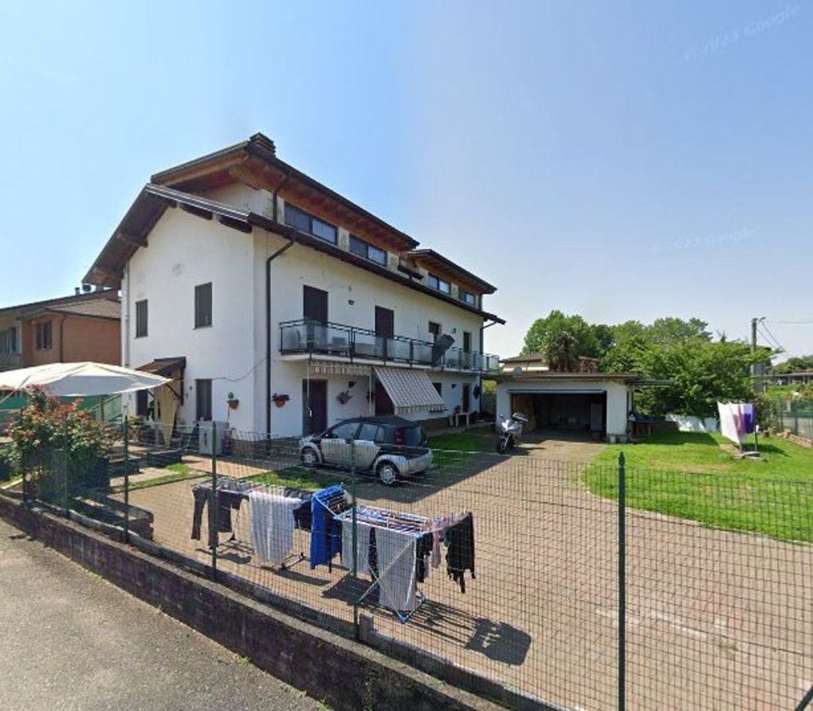 Apartamento de 3 divisões em Biandronno, Italy N.º 8434