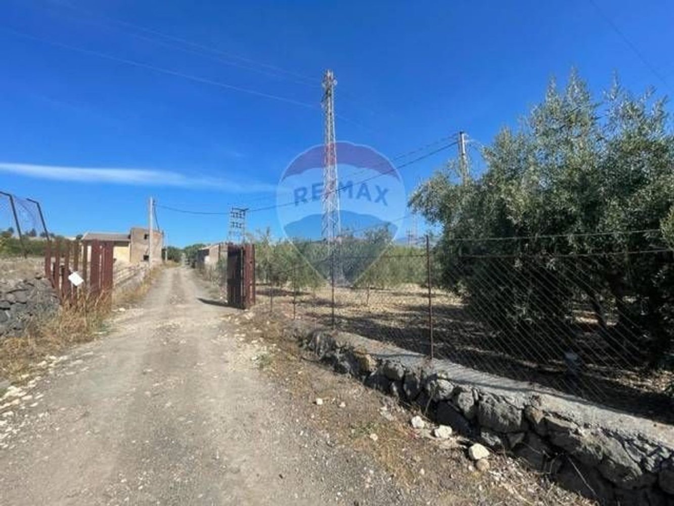 19000m² Land in Paternò, Italy No. 145418