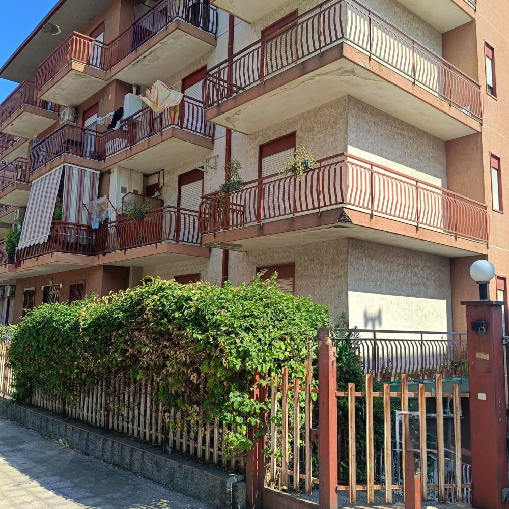  Garage in Misterbianco, Italy No. 282374