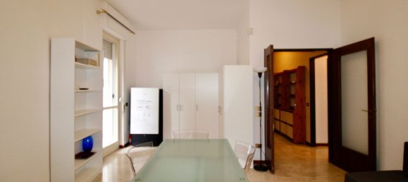 3 bedrooms Apartment in Parma, Italy No. 380373 3
