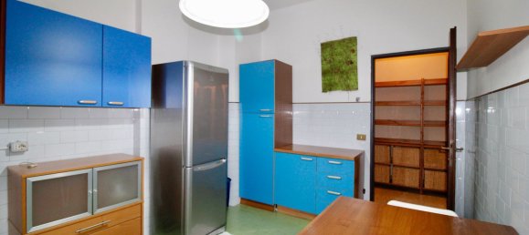 3 bedrooms Apartment in Parma, Italy No. 380373 8