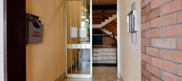 3 bedrooms Apartment in Parma, Italy No. 380373 2