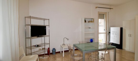 3 bedrooms Apartment in Parma, Italy No. 380373 4
