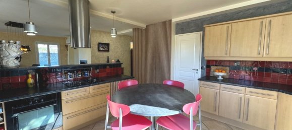 6 bedrooms Villa in Escoville, France No. 195859 6